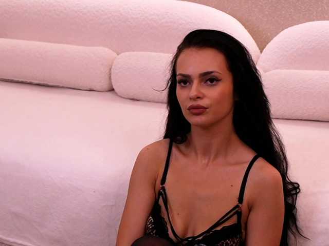 IliriaKara live cam on BongaCams