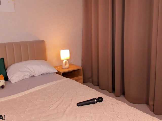 EllaFex live cam preview