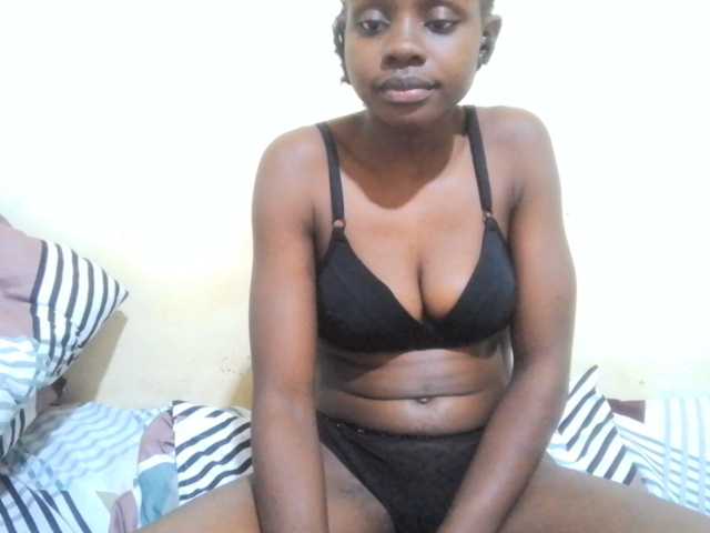pretty-valerie live cam on BongaCams