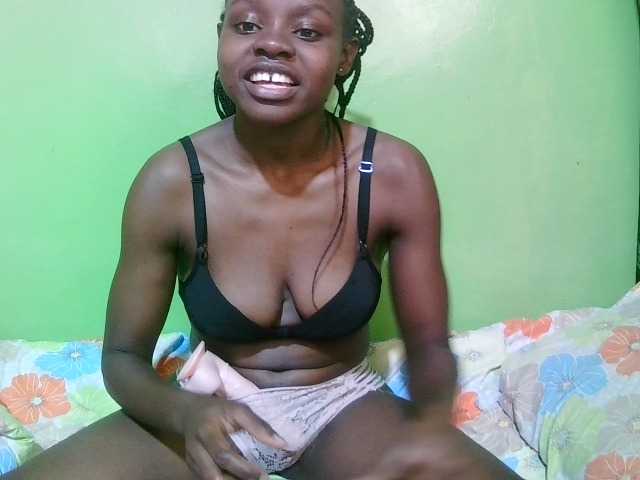 pretty-valerie live cam on BongaCams