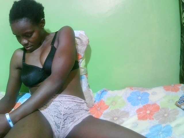 pretty-valerie live cam on BongaCams