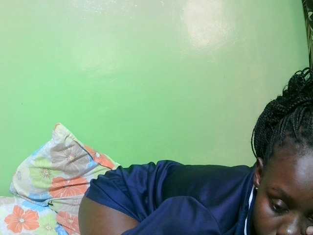 pretty-valerie live cam on BongaCams