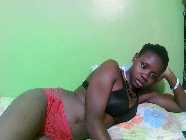 pretty-valerie live cam on BongaCams