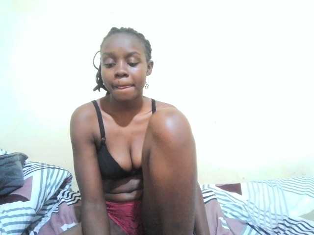 pretty-valerie live cam on BongaCams