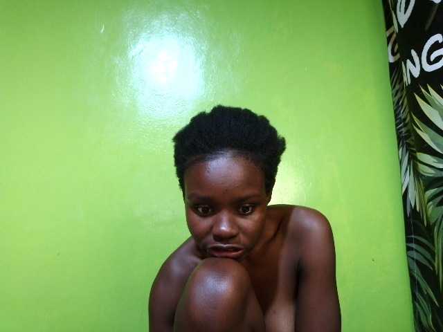 pretty-valerie live cam on BongaCams