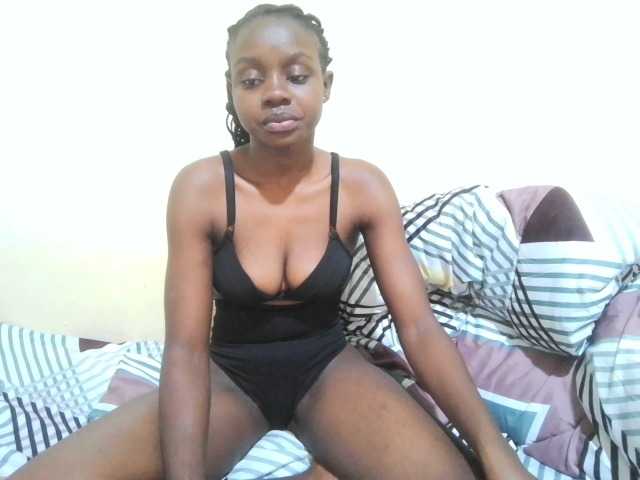 pretty-valerie live cam on BongaCams