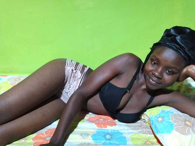 pretty-valerie live cam on BongaCams