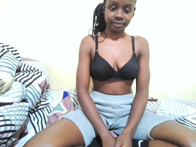 pretty-valerie live cam on BongaCams