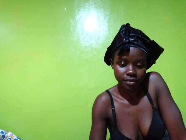 pretty-valerie live cam on BongaCams