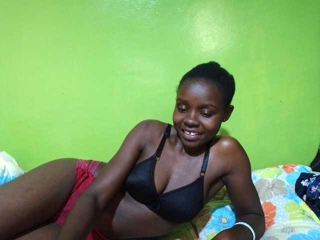 pretty-valerie live cam on BongaCams