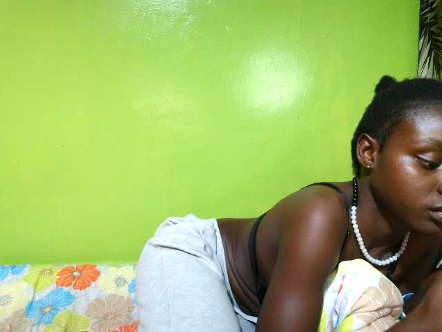 pretty-valerie live cam on BongaCams