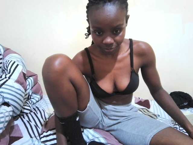 pretty-valerie live cam on BongaCams