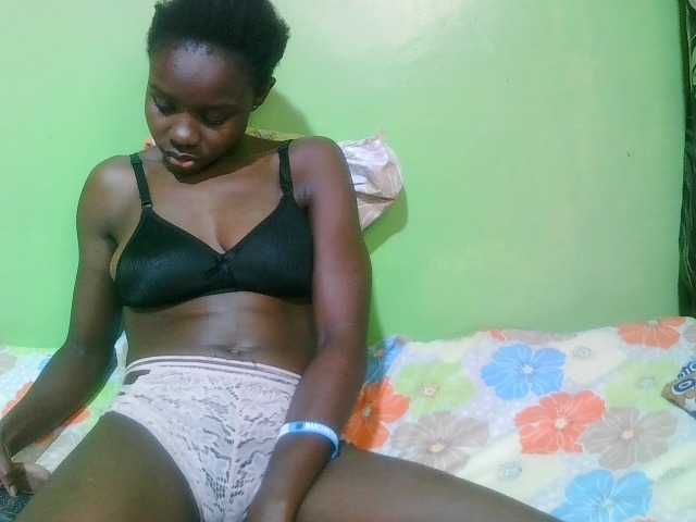 pretty-valerie live cam on BongaCams
