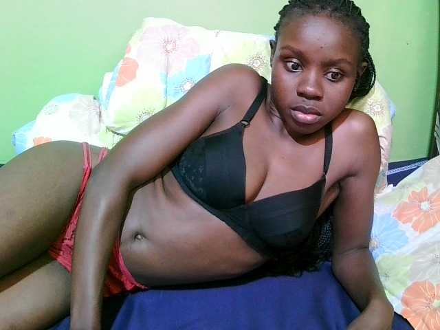 pretty-valerie live cam on BongaCams