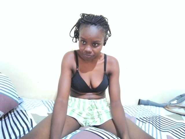 pretty-valerie live cam on BongaCams