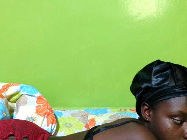 pretty-valerie live cam on BongaCams