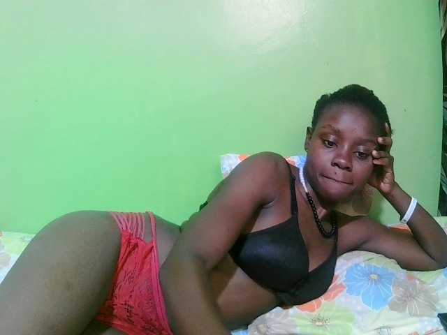 pretty-valerie live cam on BongaCams