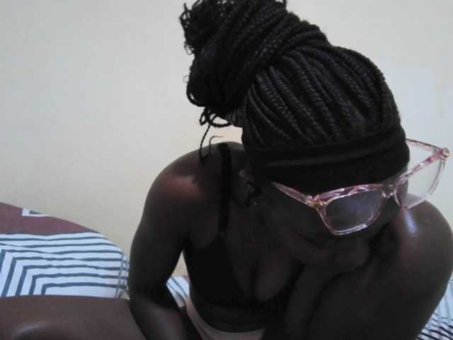 pretty-valerie live cam on BongaCams