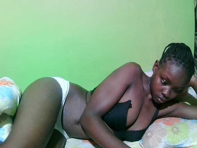 pretty-valerie live cam on BongaCams