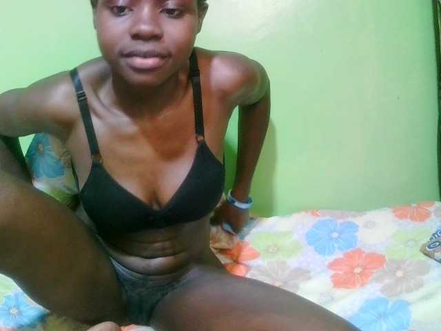 pretty-valerie live cam on BongaCams