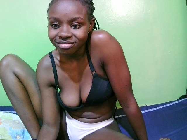 pretty-valerie live cam on BongaCams