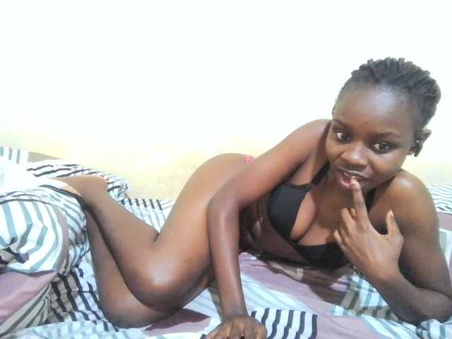pretty-valerie live cam on BongaCams
