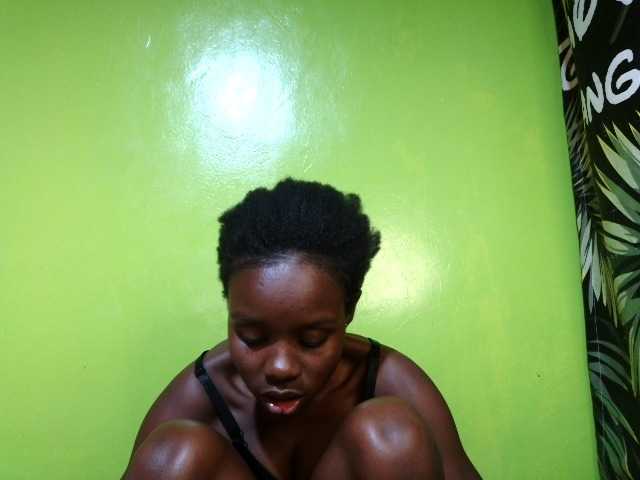 pretty-valerie live cam on BongaCams