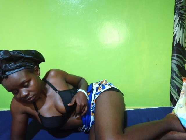 pretty-valerie live cam on BongaCams