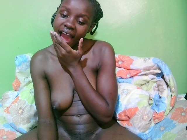 pretty-valerie live cam on BongaCams