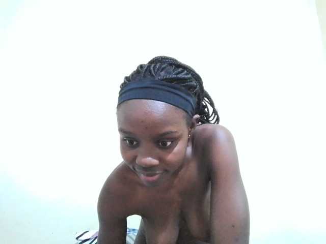 pretty-valerie live cam on BongaCams