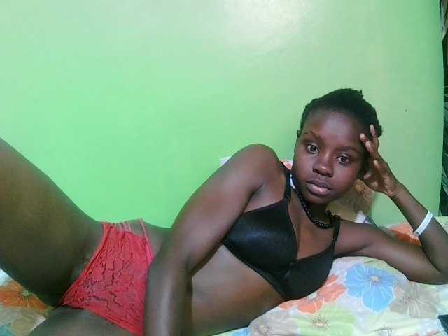 pretty-valerie live cam on BongaCams