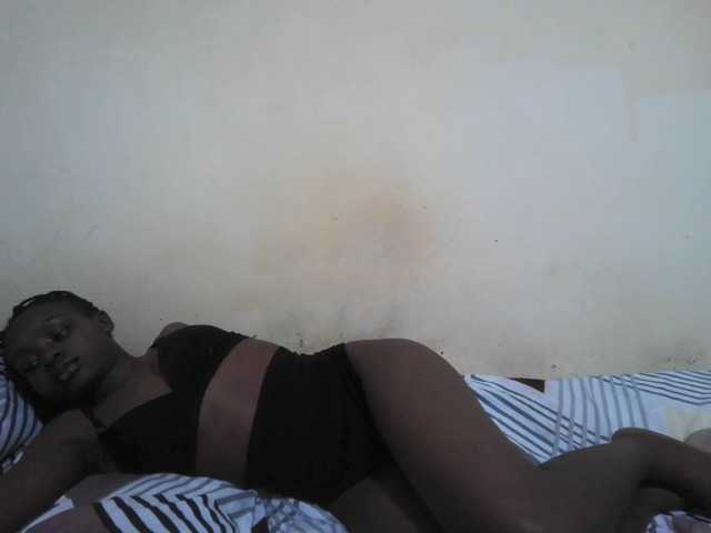 pretty-valerie live cam on BongaCams