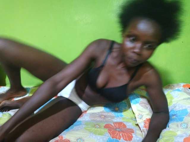 pretty-valerie live cam on BongaCams