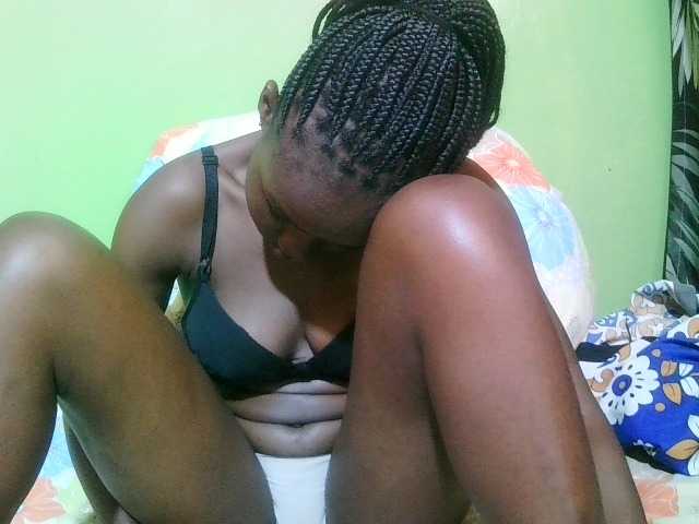 pretty-valerie live cam on BongaCams