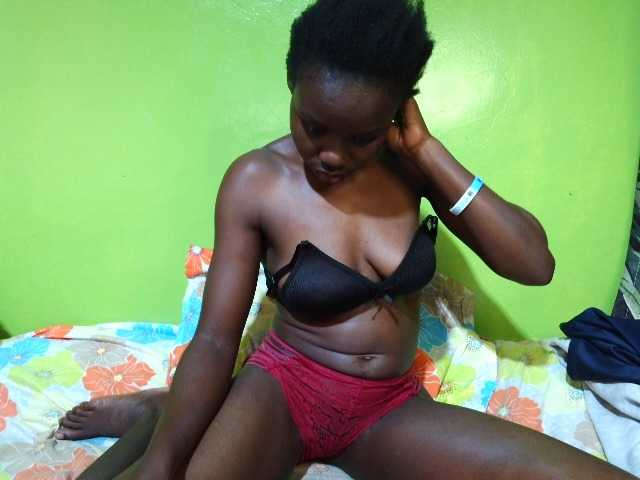 pretty-valerie live cam on BongaCams