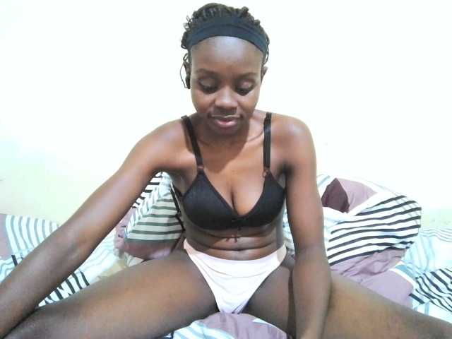 pretty-valerie live cam on BongaCams