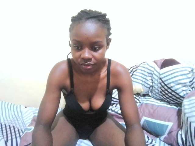 pretty-valerie live cam on BongaCams
