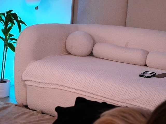 MonicaDore live cam preview