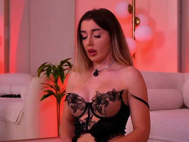 MonicaDore live cam on BongaCams