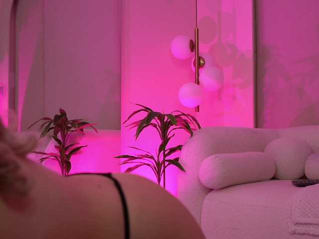 MonicaDore live cam on BongaCams
