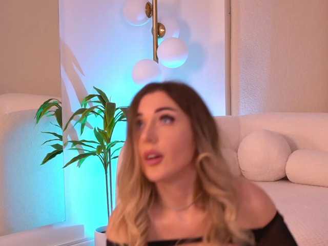 MonicaDore live cam preview