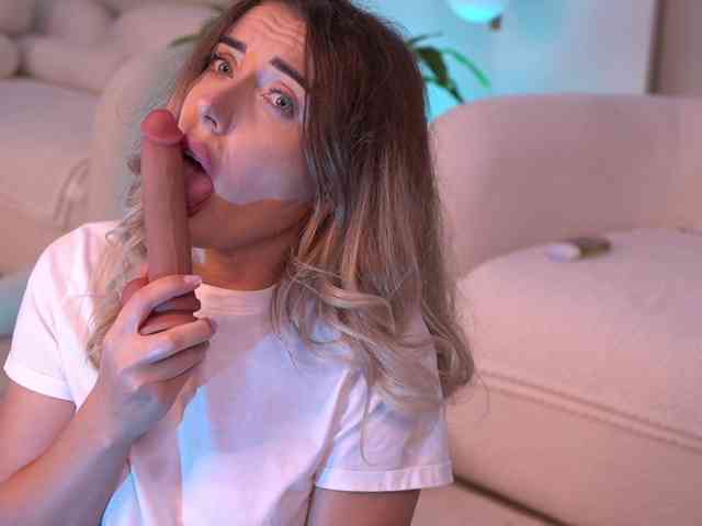 MonicaDore webcam