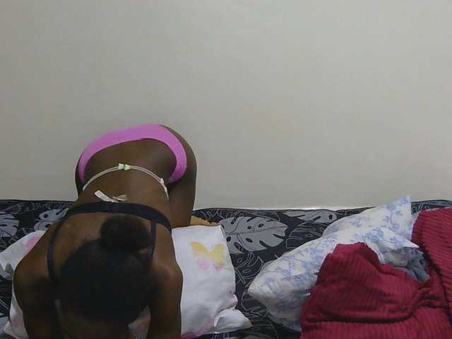 Desireeee-1 live cam on BongaCams