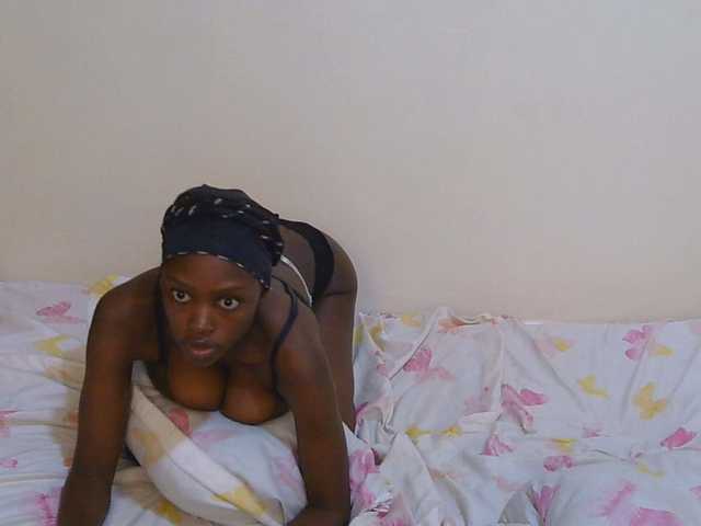 Desireeee-1 live cam on BongaCams