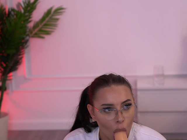 LuciannaBell live cam preview
