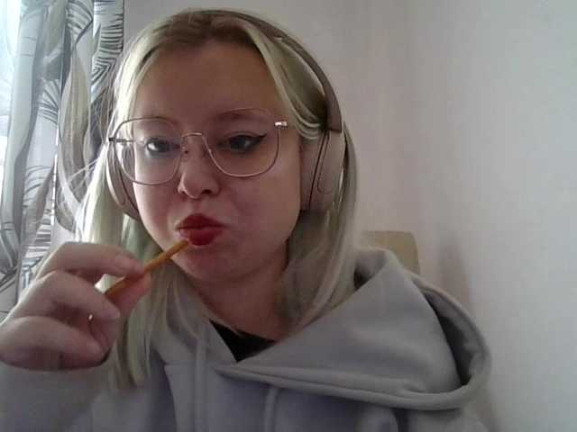 MaddieOrgasm live cam on BongaCams