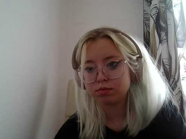 MaddieOrgasm live cam on BongaCams