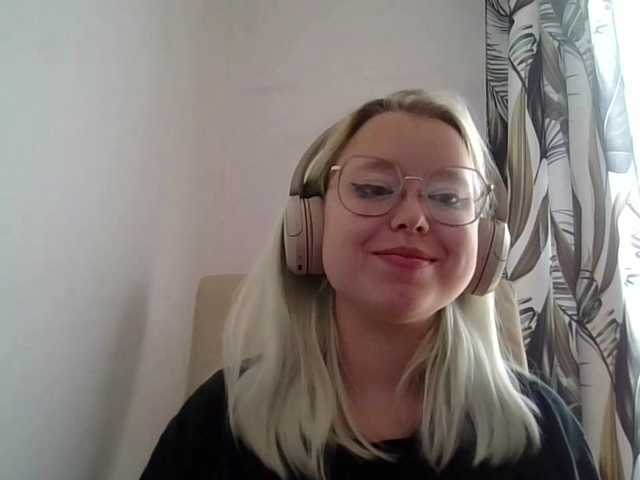 MaddieOrgasm live cam on BongaCams