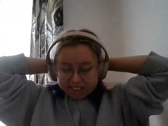 MaddieOrgasm live cam on BongaCams