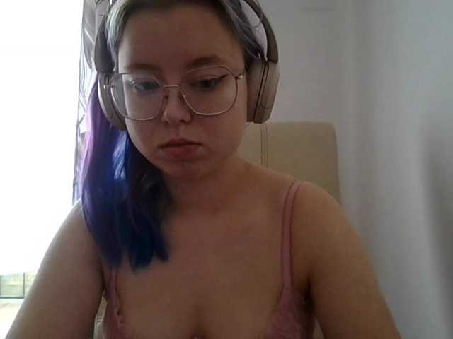 MaddieOrgasm live cam on BongaCams